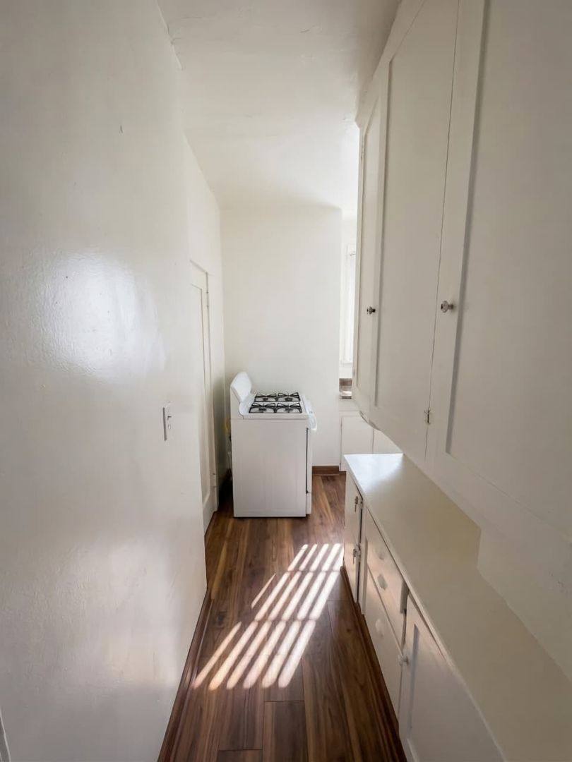 Apartment for rent at 1142 W 17th St, Los Angeles, CA 90015