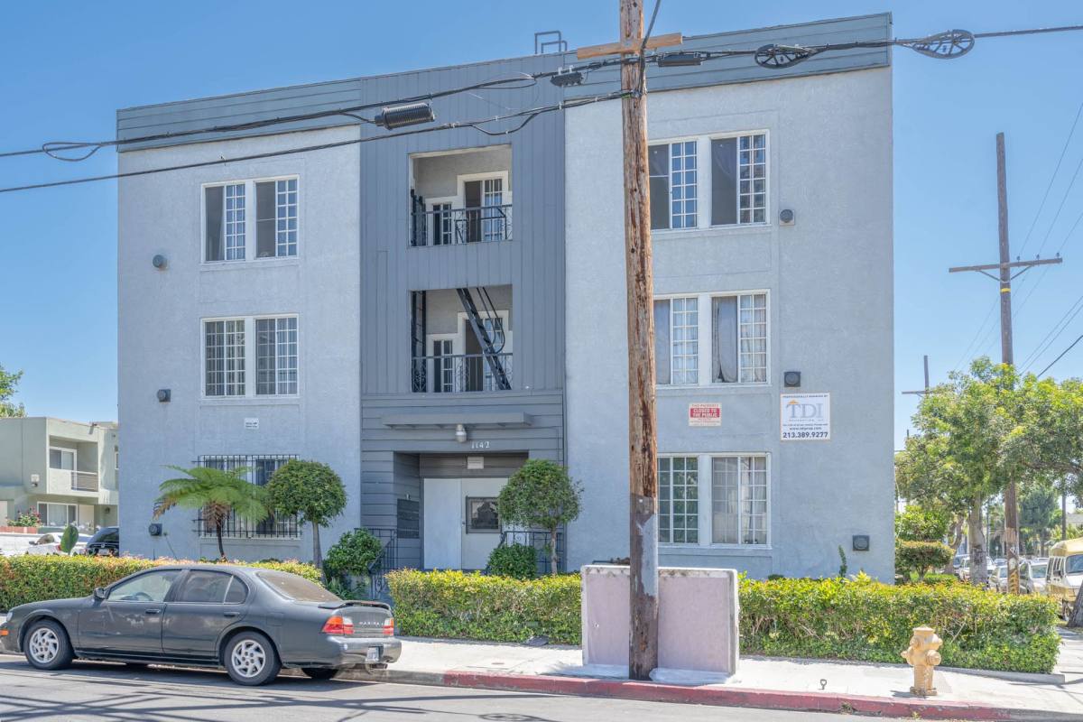 Apartment for rent at 1142 W 17th St, Los Angeles, CA 90015