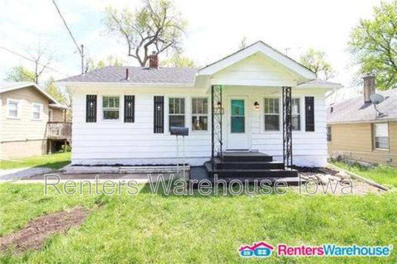 House for rent at 1231 56th St, Des Moines, IA 50311
