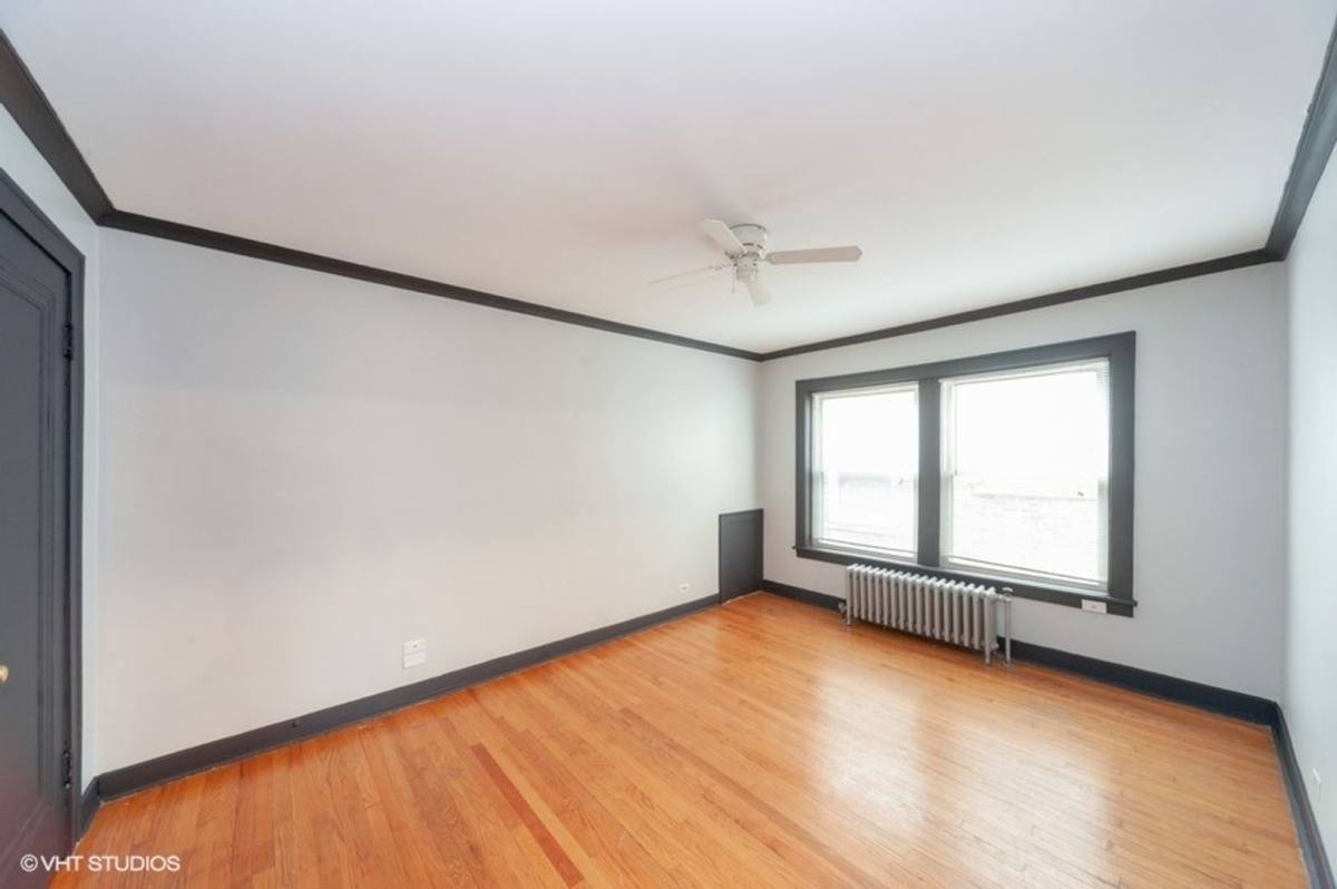 Apartment for rent at 18-24 NW Highway, Arlington Heights, IL 60004
