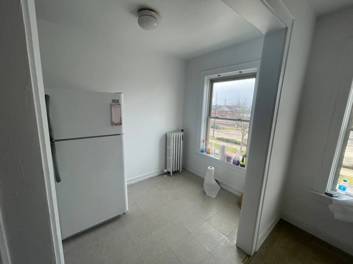 Apartment for rent at 18-24 NW Highway, Arlington Heights, IL 60004