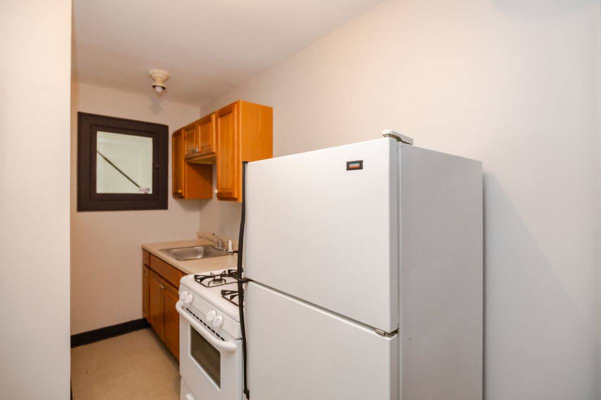 Apartment for rent at 18-24 NW Highway, Arlington Heights, IL 60004