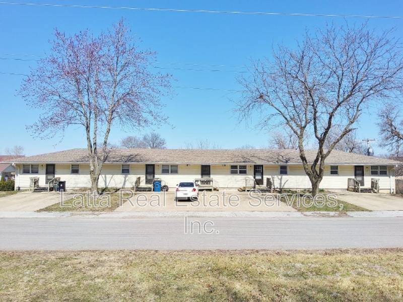 Apartment for rent at 115 W Orchard St #B, Odessa, MO 64076