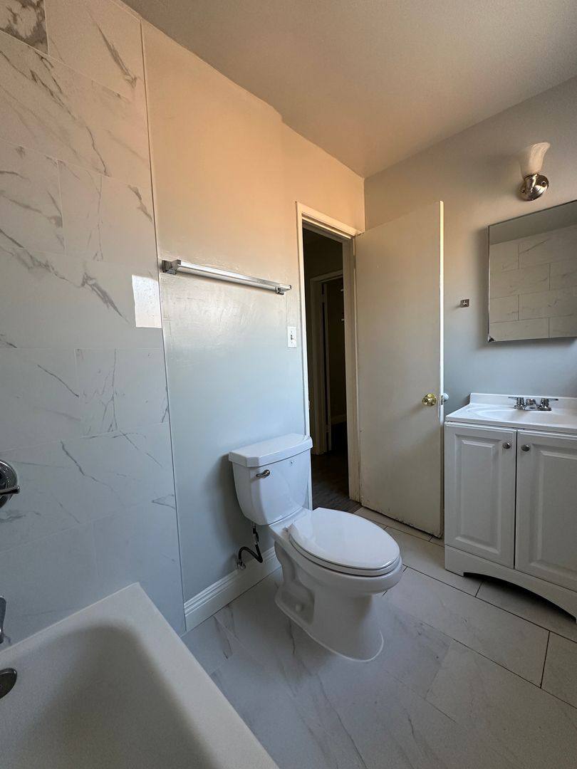 Apartment for rent at 285 N Holliston Ave, Pasadena, CA 91106