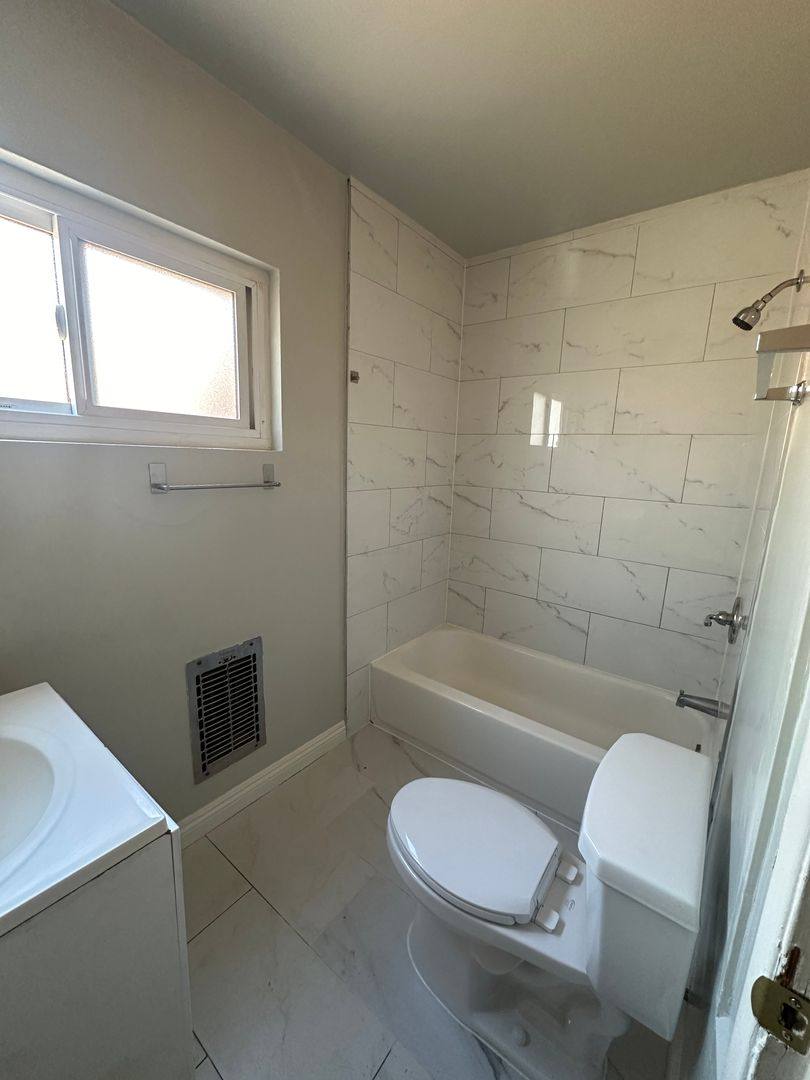Apartment for rent at 285 N Holliston Ave, Pasadena, CA 91106