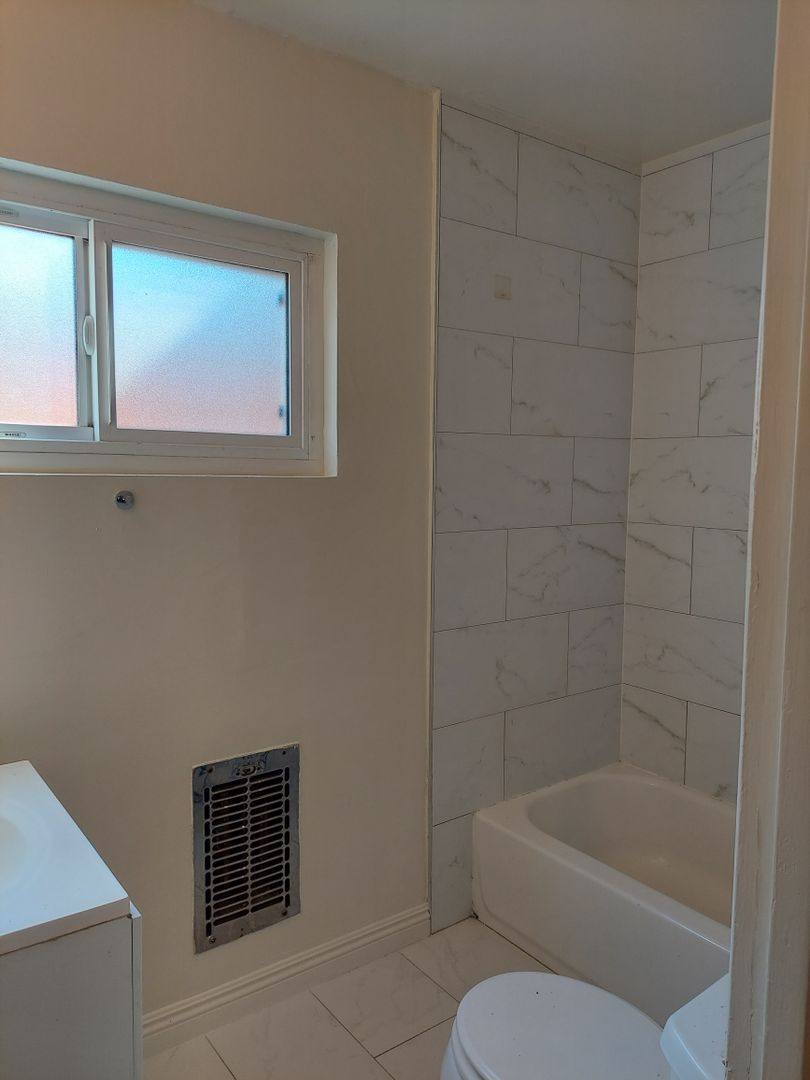 Apartment for rent at 285 N Holliston Ave, Pasadena, CA 91106