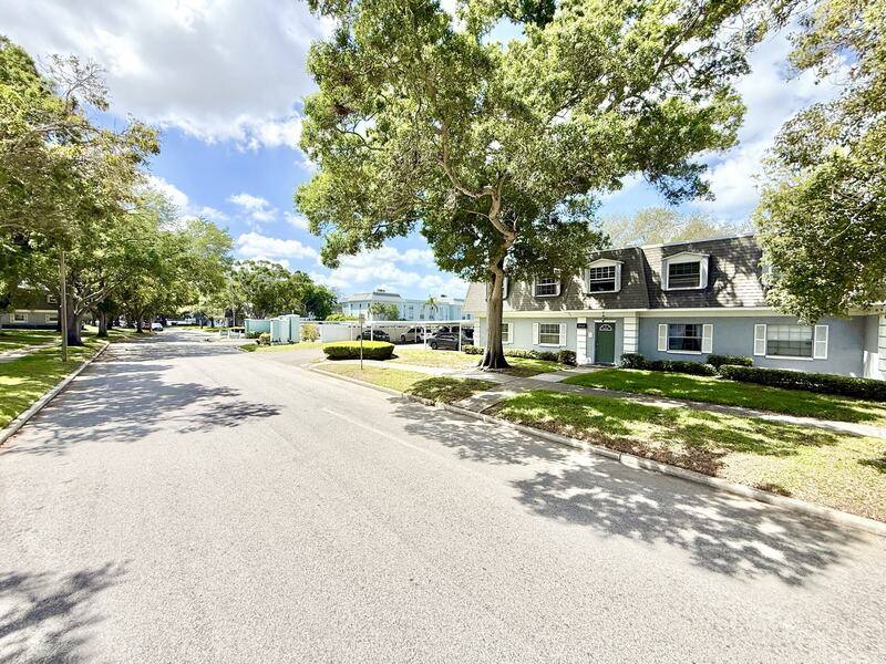 Condo for rent at 1712 Belleair Forest Dr #D, Clearwater, FL 33756