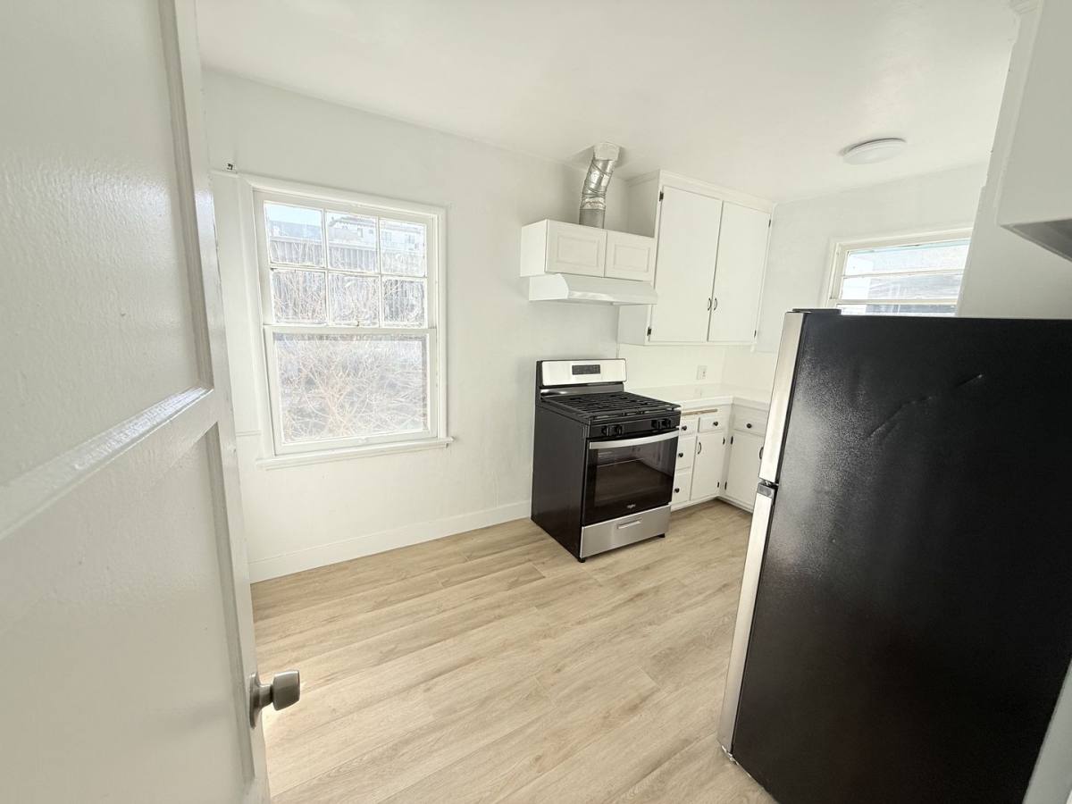 Apartment for rent at 1215 S Fairfax Ave, Los Angeles, CA 90019