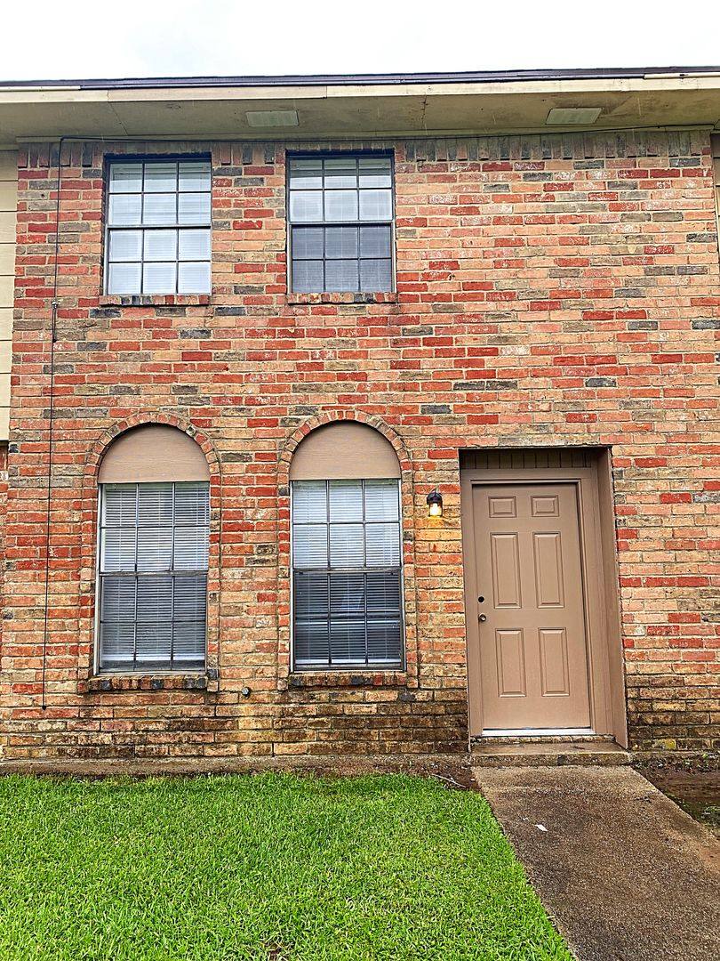 House for rent at 2700 N 16th St, Beaumont, TX 77703