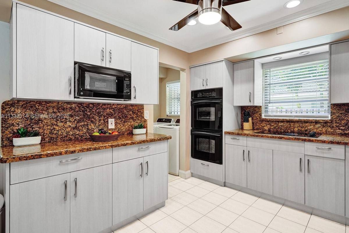 House for rent at 947 Washington St, Hollywood, FL 33019