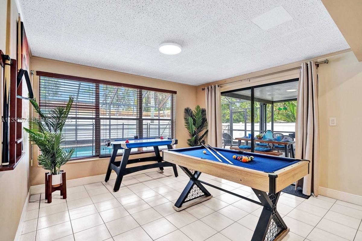 House for rent at 947 Washington St, Hollywood, FL 33019