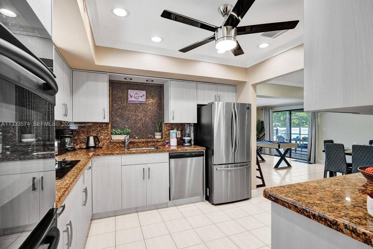 House for rent at 947 Washington St, Hollywood, FL 33019