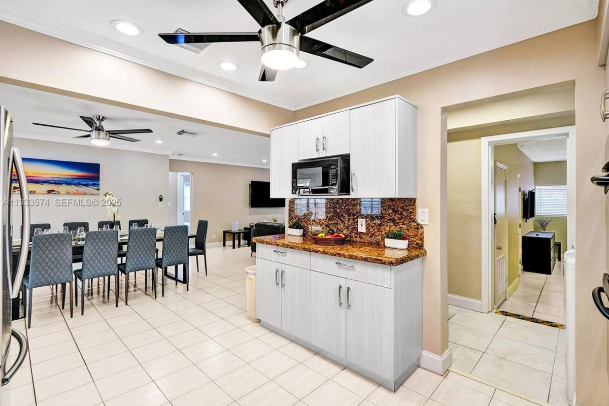 House for rent at 947 Washington St, Hollywood, FL 33019