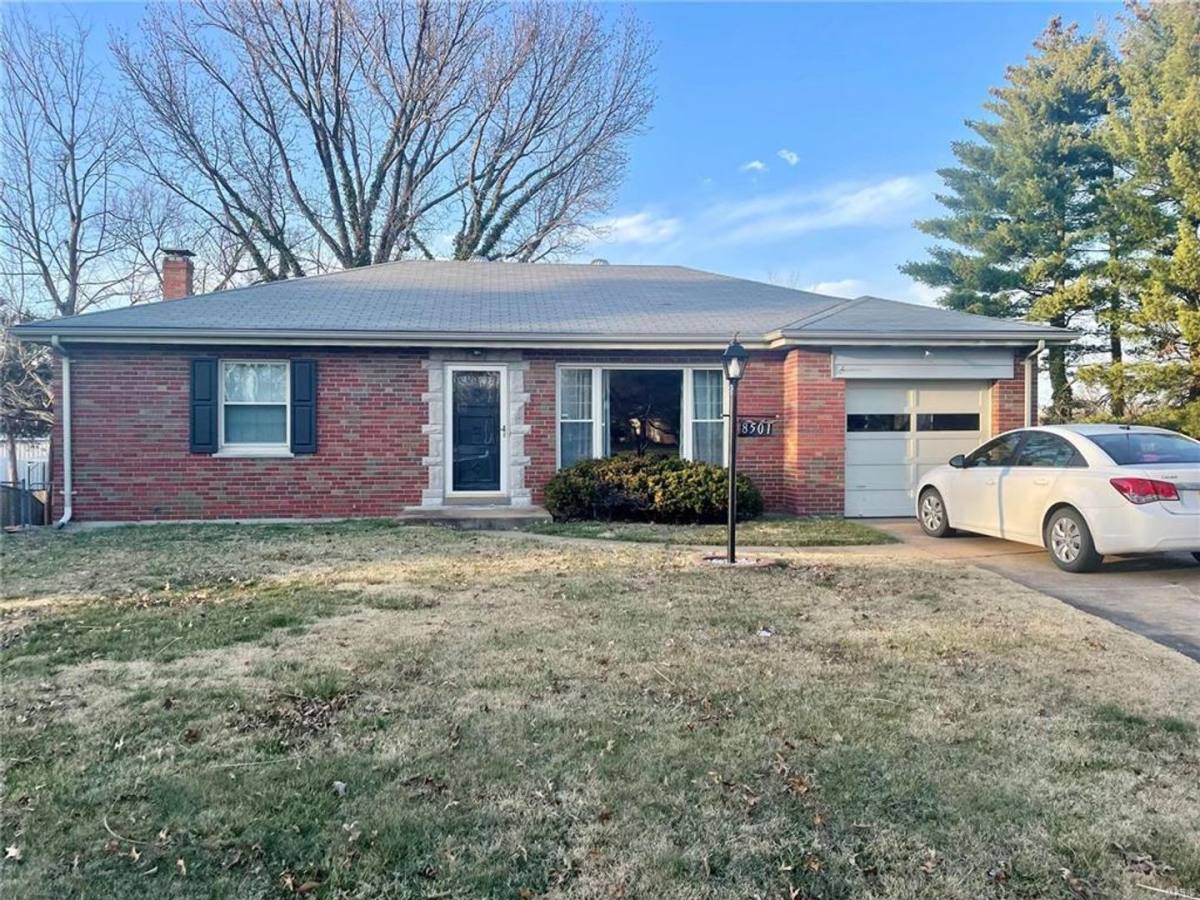 House for rent at 8501 Grantshire Lane, Saint Louis, MO 63123