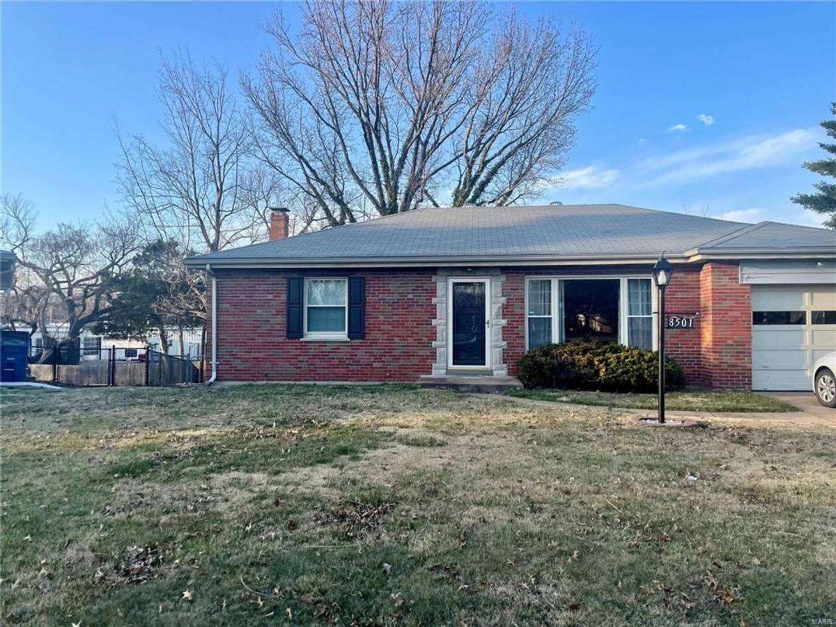 House for rent at 8501 Grantshire Lane, Saint Louis, MO 63123