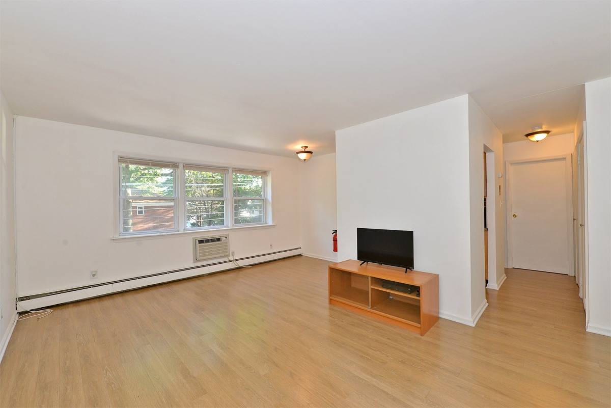 Apartment for rent at 428 Chestnut St, Roselle Park, NJ 07204