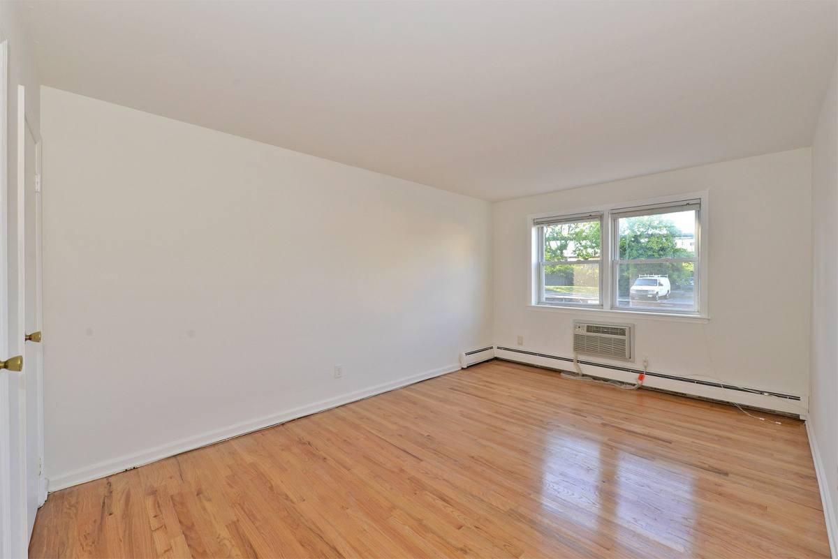 Apartment for rent at 428 Chestnut St, Roselle Park, NJ 07204