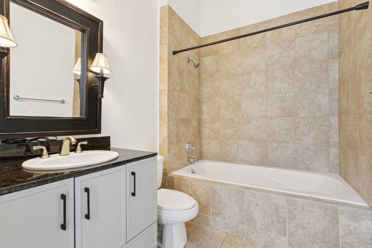 Apartment for rent at 1552 Magazine St, New Orleans, LA 70130