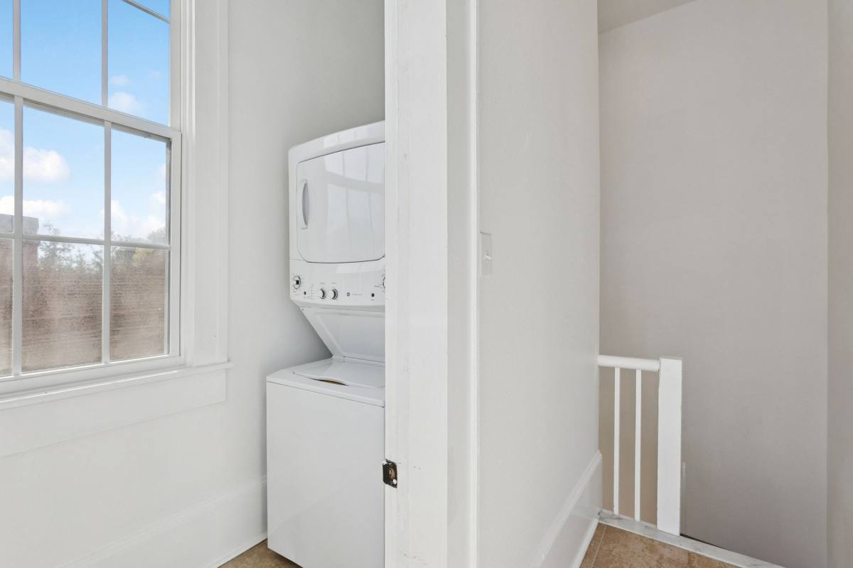 Apartment for rent at 1552 Magazine St, New Orleans, LA 70130