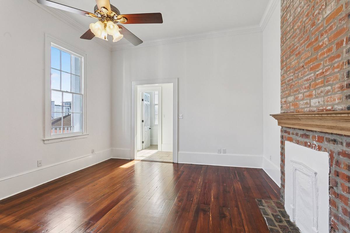 Apartment for rent at 1552 Magazine St, New Orleans, LA 70130