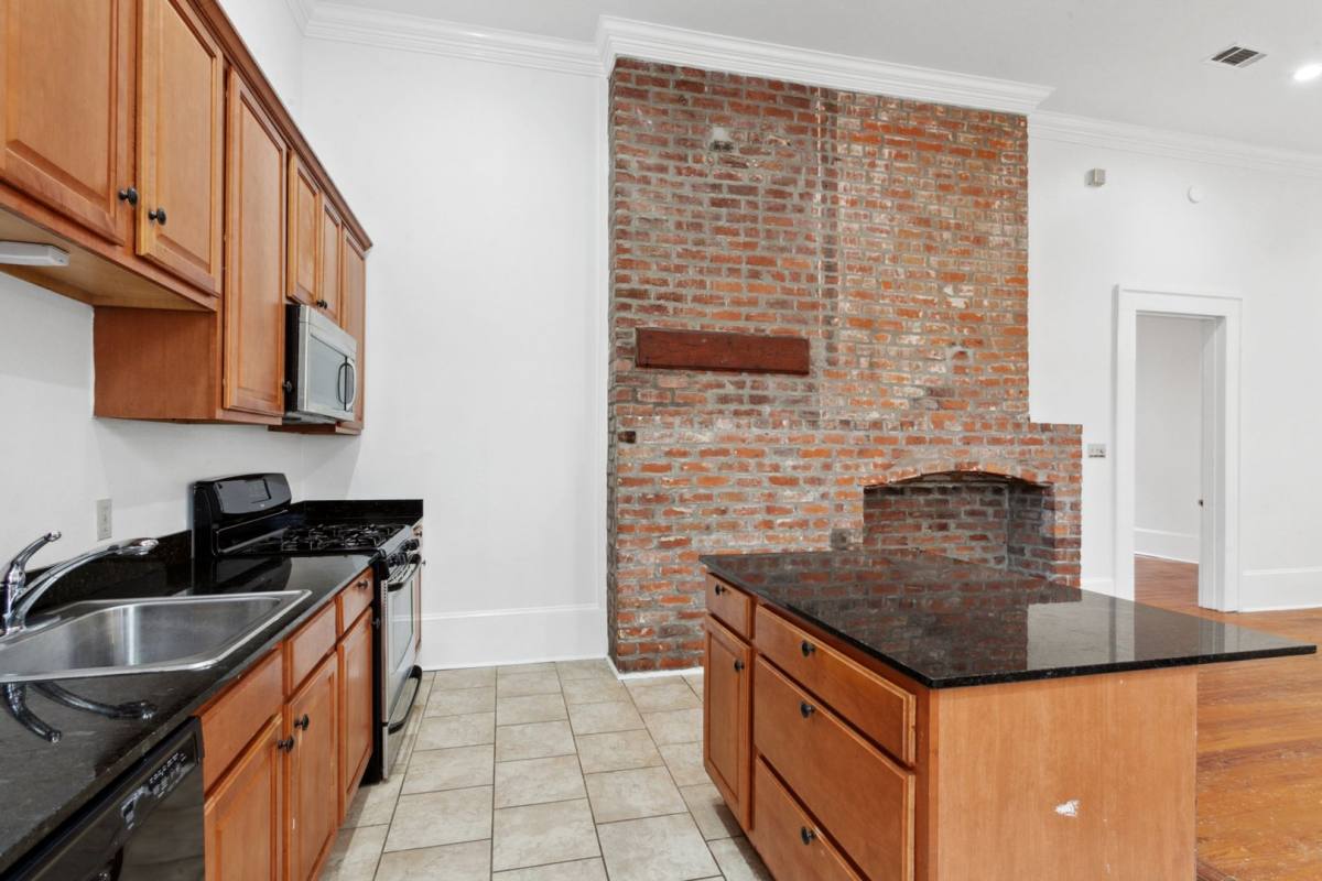 Apartment for rent at 1552 Magazine St, New Orleans, LA 70130