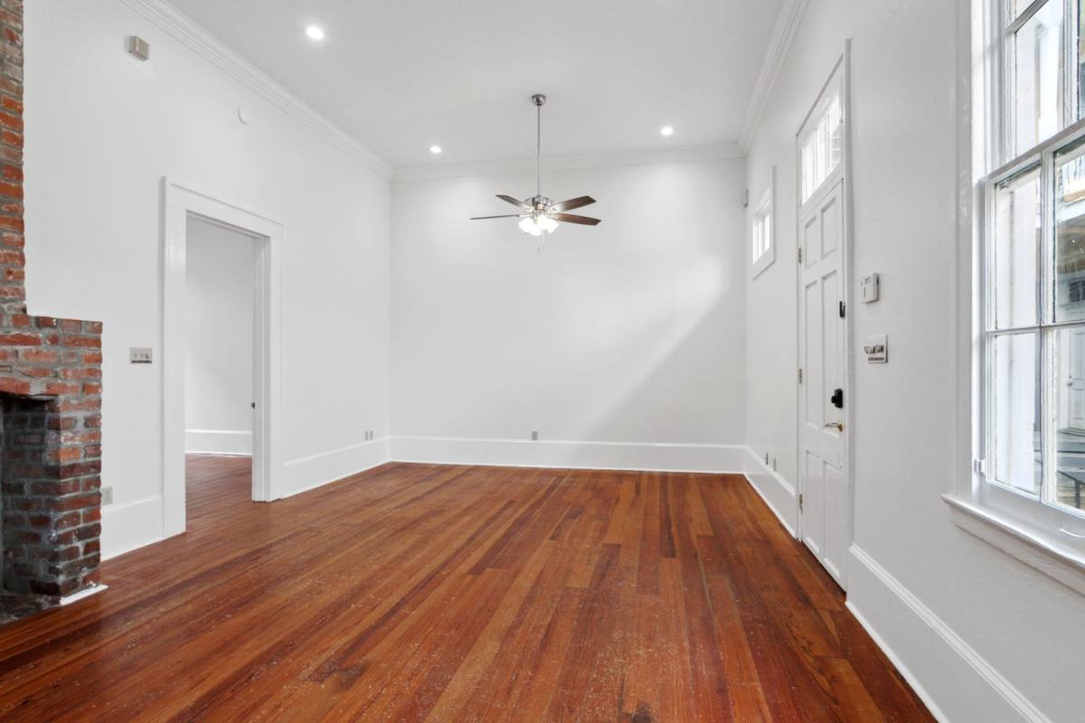 Apartment for rent at 1552 Magazine St, New Orleans, LA 70130