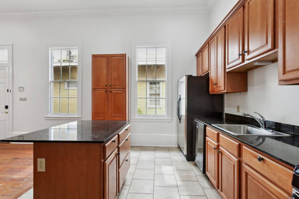 Apartment for rent at 1552 Magazine St, New Orleans, LA 70130