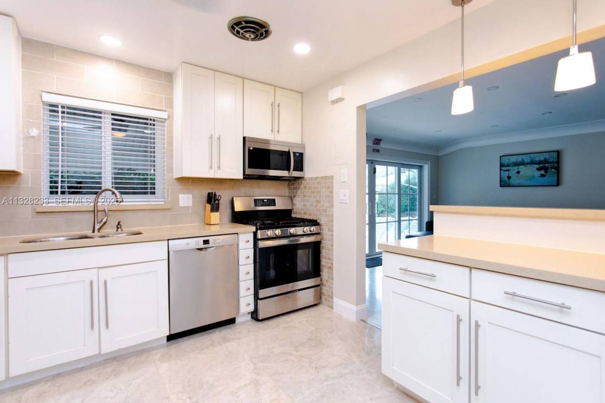 House for rent at 809 S 17th Ave, Hollywood, FL 33020