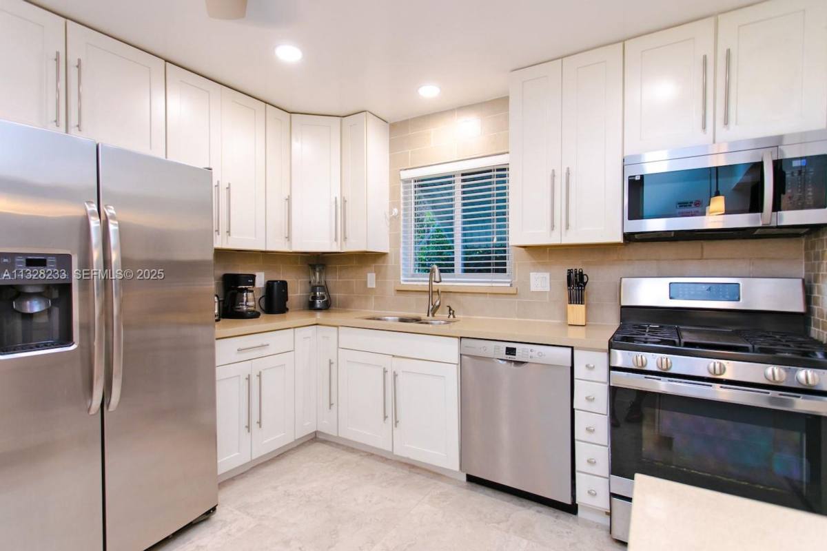 House for rent at 809 S 17th Ave, Hollywood, FL 33020
