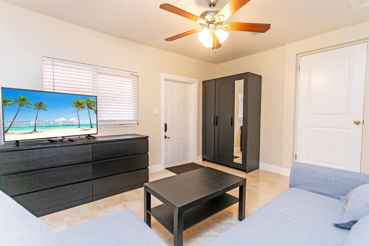 House for rent at 809 S 17th Ave, Hollywood, FL 33020