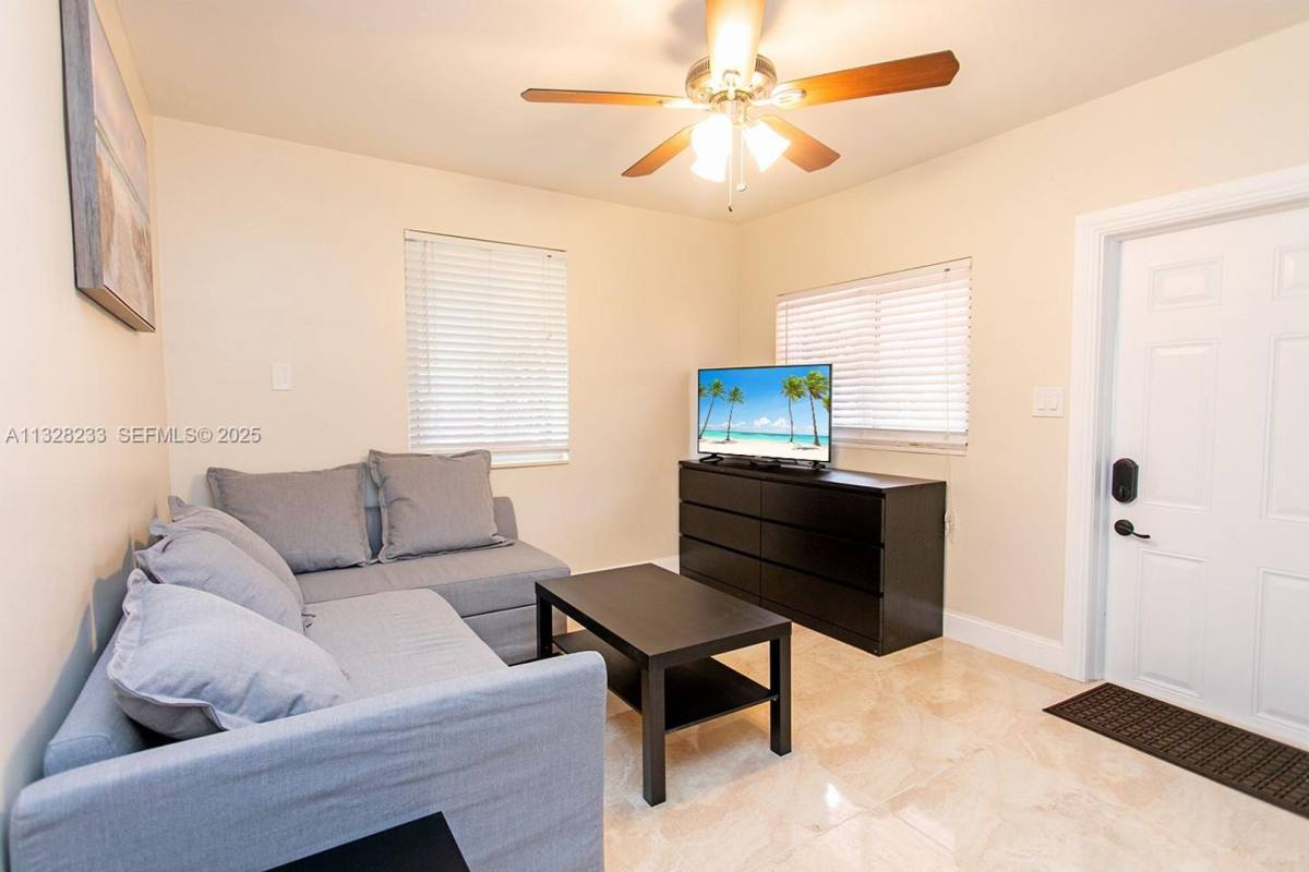 House for rent at 809 S 17th Ave, Hollywood, FL 33020