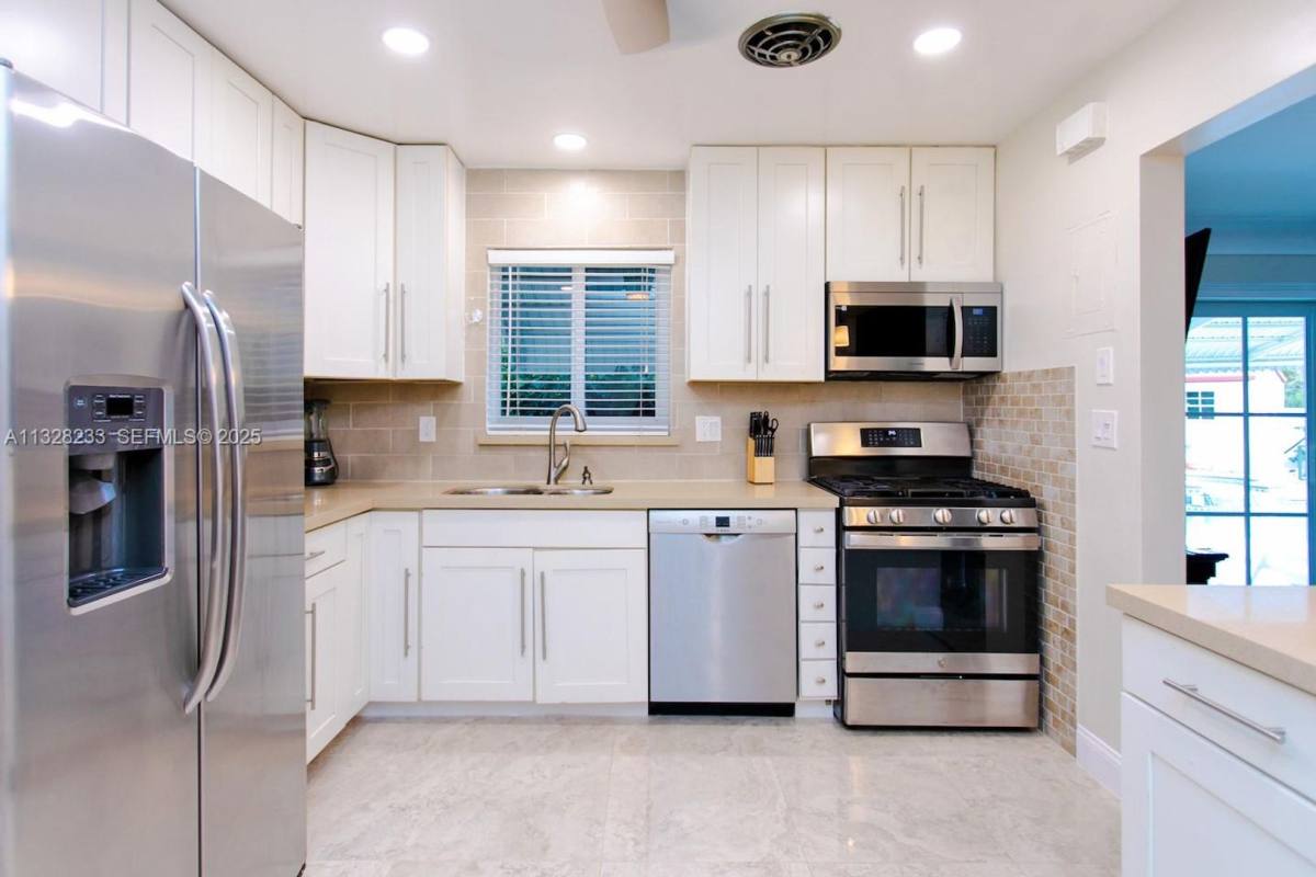 House for rent at 809 S 17th Ave, Hollywood, FL 33020