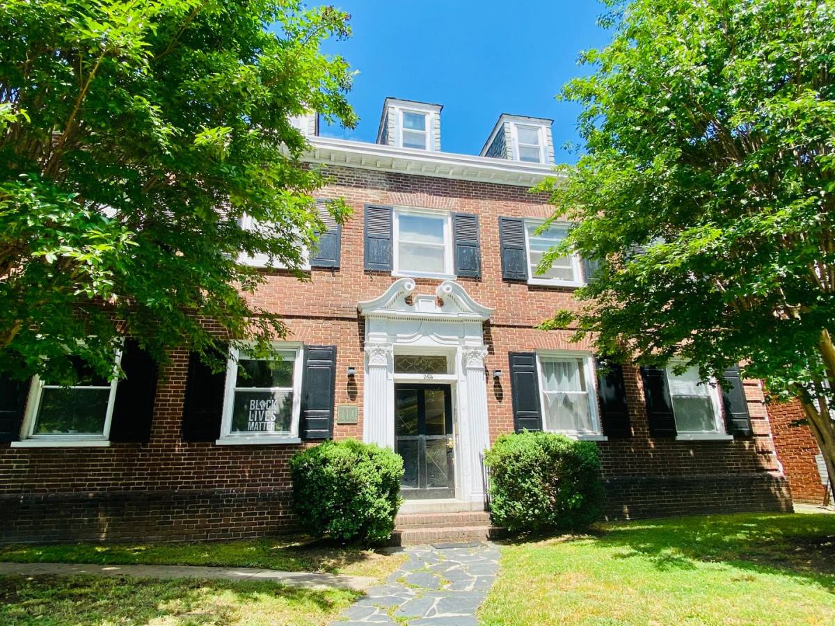 Apartment for rent at 2614 Grove Ave, Richmond, VA 23220