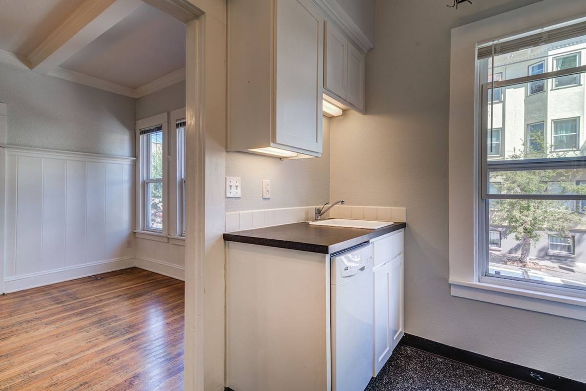 Apartment for rent at 2110 NW Flanders, Portland, OR 97210