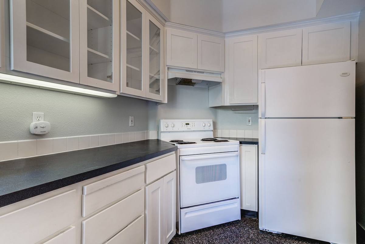 Apartment for rent at 2110 NW Flanders, Portland, OR 97210