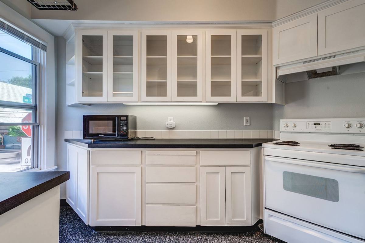 Apartment for rent at 2110 NW Flanders, Portland, OR 97210