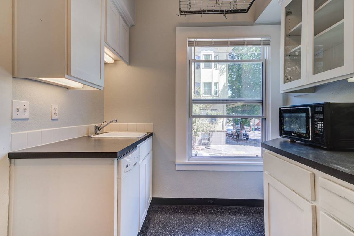 Apartment for rent at 2110 NW Flanders, Portland, OR 97210
