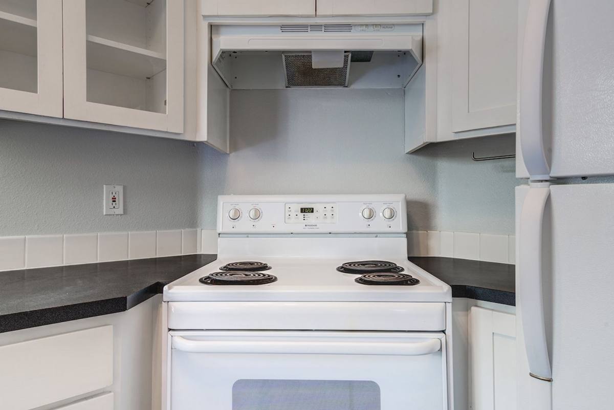 Apartment for rent at 2110 NW Flanders, Portland, OR 97210