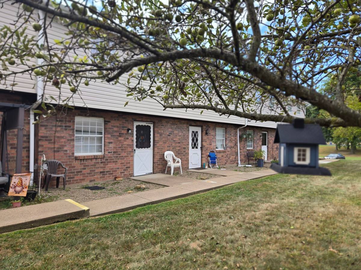 Apartment for rent at 132 Parkridge Dr, Apollo, PA 15613