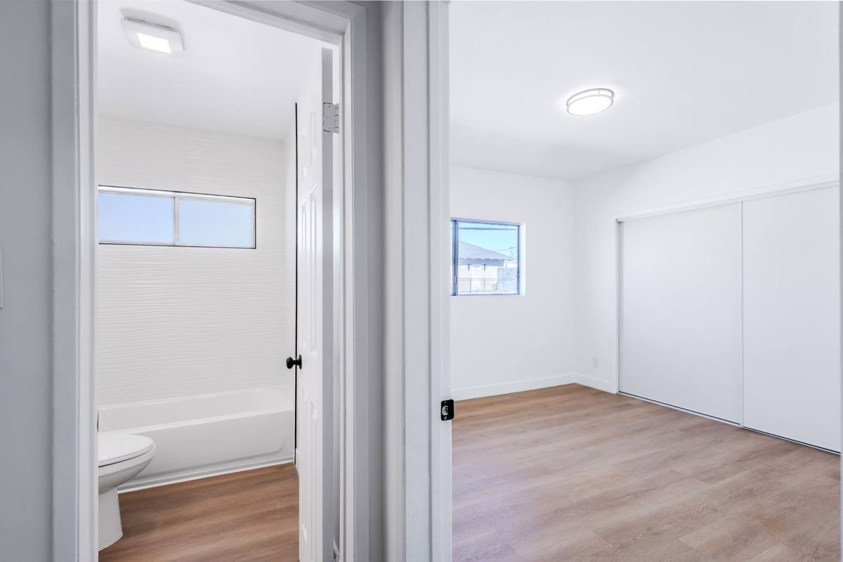 Apartment for rent at 4639 W 17th St, Los Angeles, CA 90019