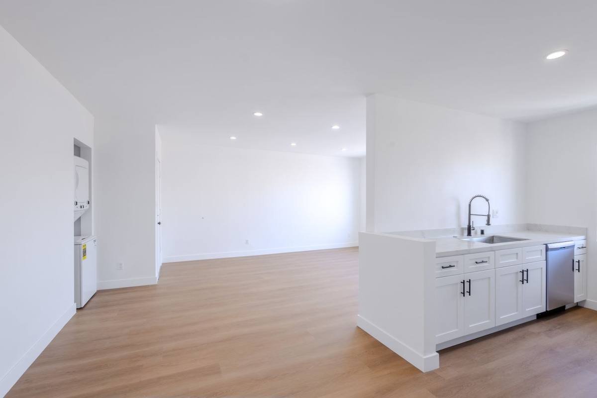 Apartment for rent at 4639 W 17th St, Los Angeles, CA 90019