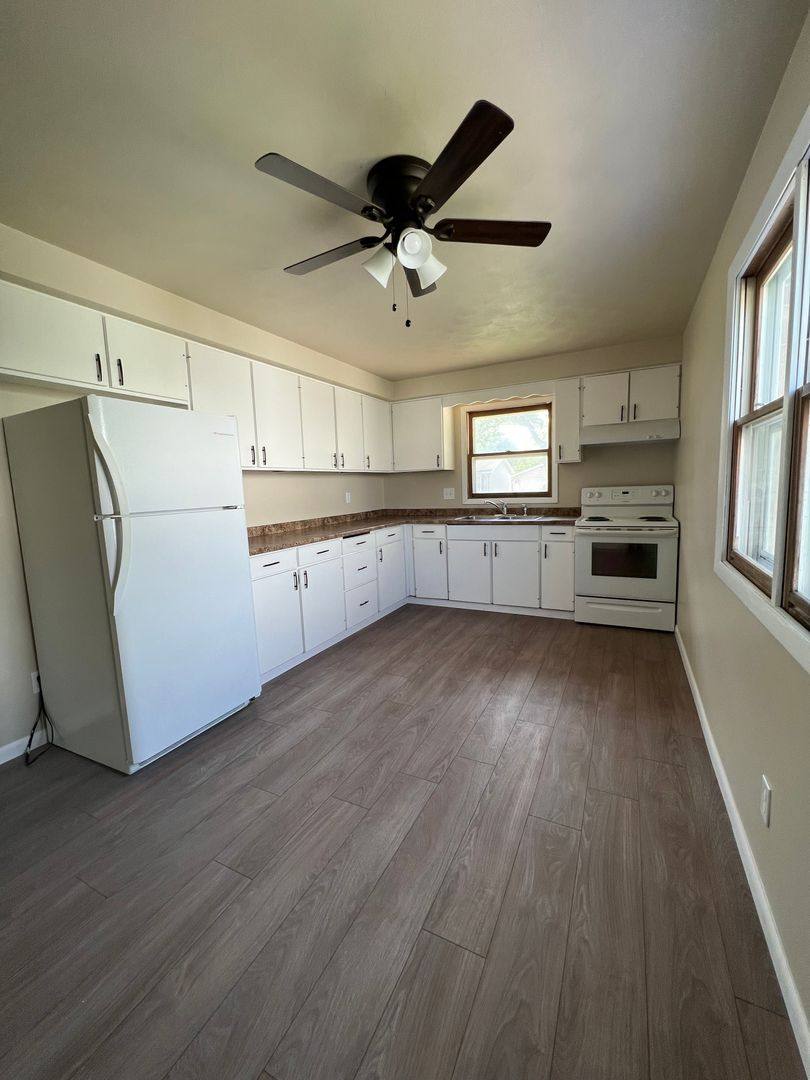 Apartment for rent at 1212 E Sylvan Ave, Appleton, WI 54915