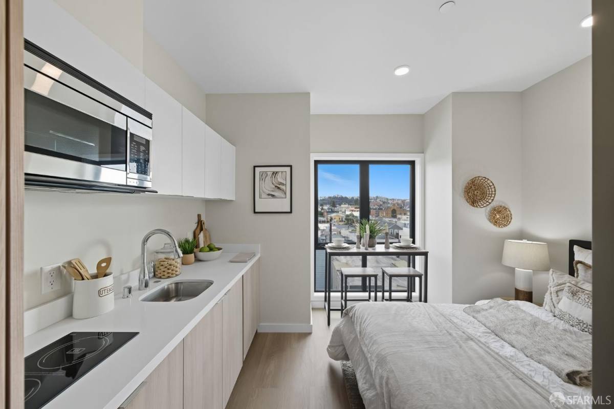 Apartment for rent at 811 Valencia St, San Francisco, CA 94110