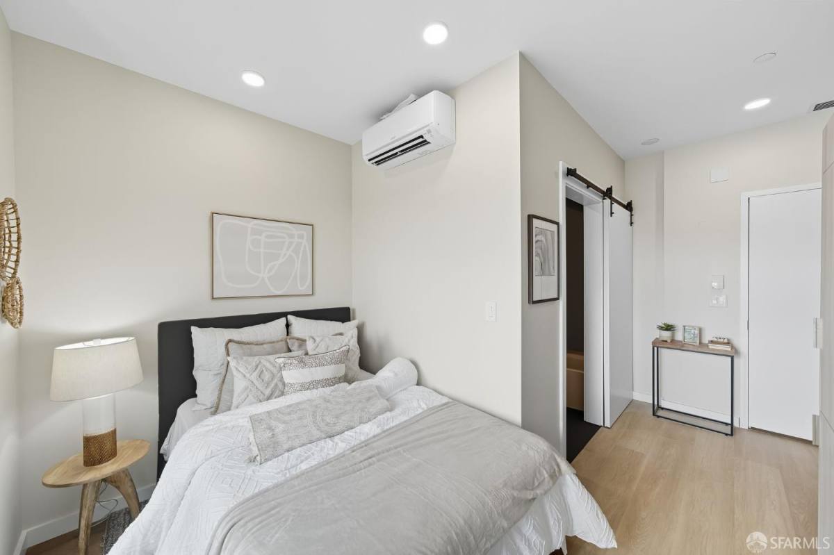 Apartment for rent at 811 Valencia St, San Francisco, CA 94110
