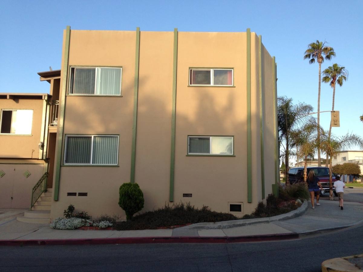 Apartment for rent at 1401 Manhattan Beach Blvd, Manhattan Beach, CA 90266
