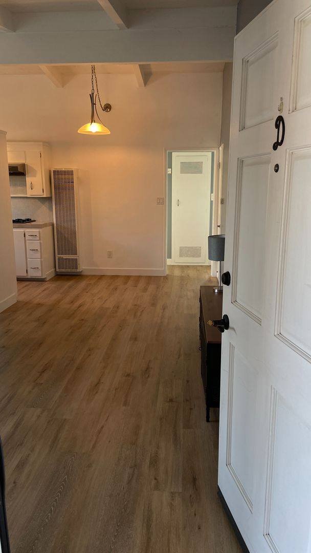Apartment for rent at 1401 Manhattan Beach Blvd, Manhattan Beach, CA 90266