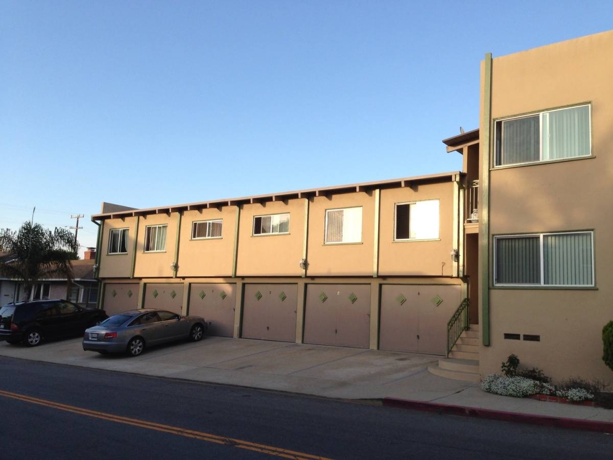 Apartment for rent at 1401 Manhattan Beach Blvd, Manhattan Beach, CA 90266
