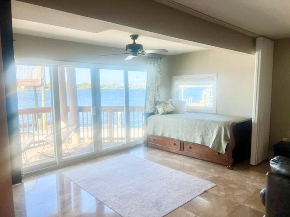House for rent at 910 Santa Rosa Blvd, Fort Walton Beach, FL 32548