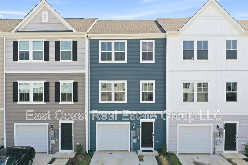 Townhouse for rent at 239 Cooperage Rd, Inwood, WV 25428