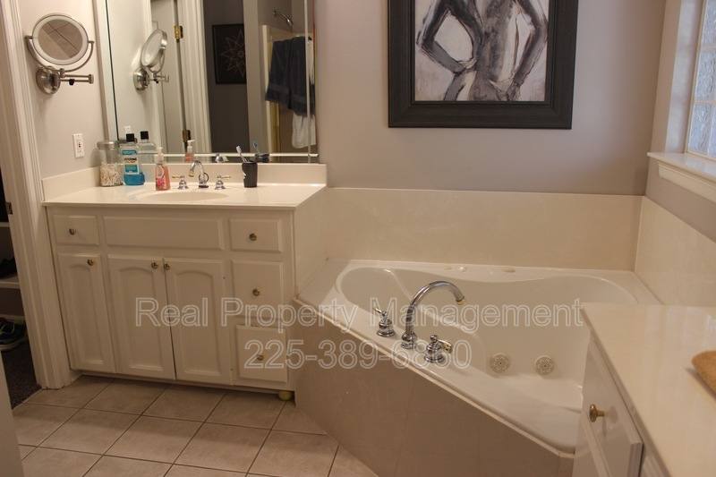 House for rent at 3938 Garden View Dr, Baton Rouge, LA 70809